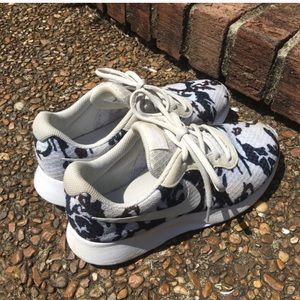 Nike Tanjun running shoes rare pattern